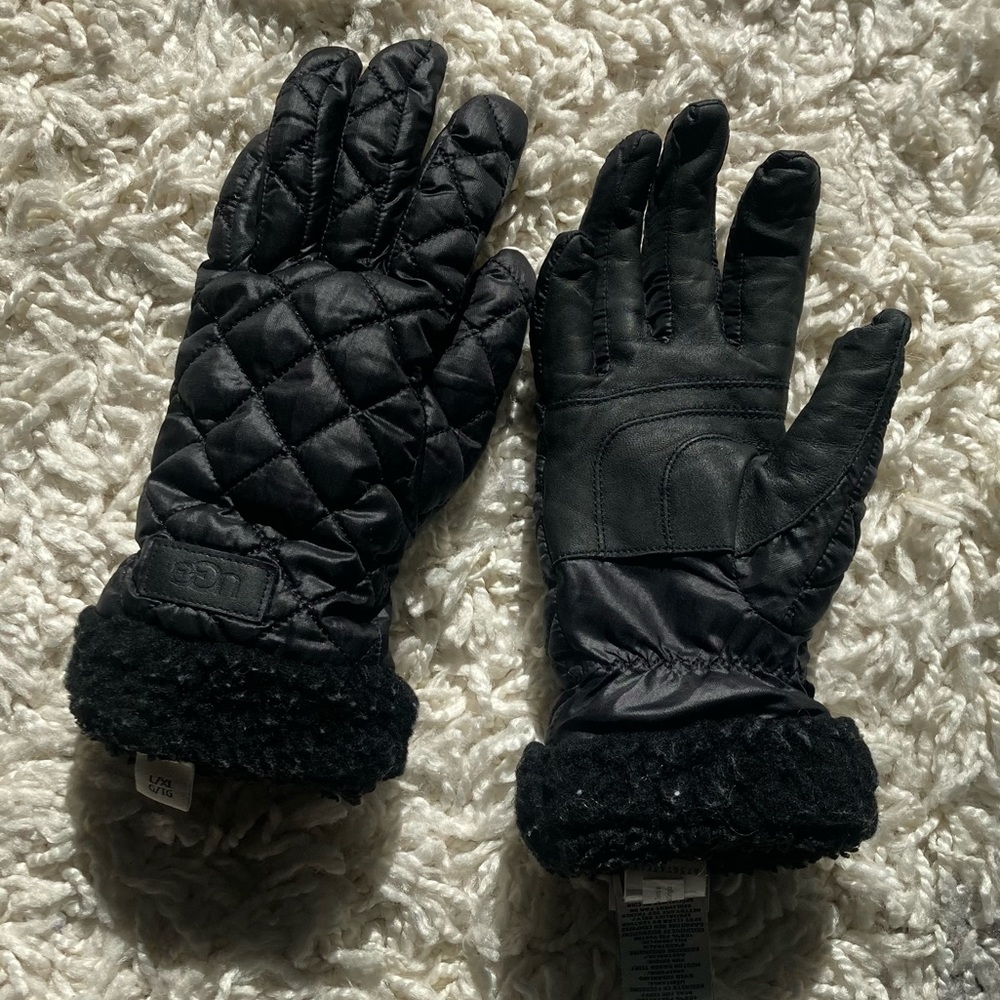 UGG Women's Quilted Black Gloves